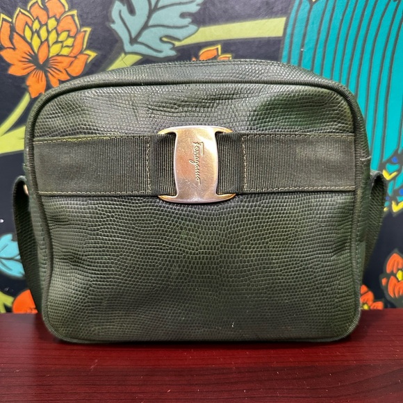 Salvatore Ferragamo Vintage Green Lizard-Embossed Vara Crossbody (1988–1992) - Picture 3 of 11